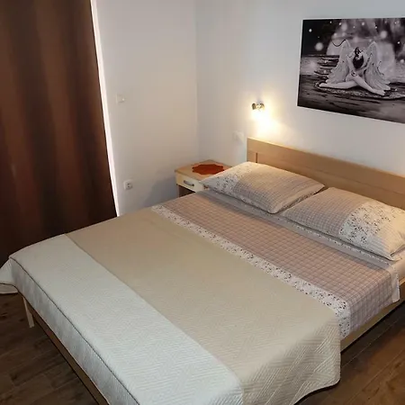 Daire Nevenka I Josko Tučepi
